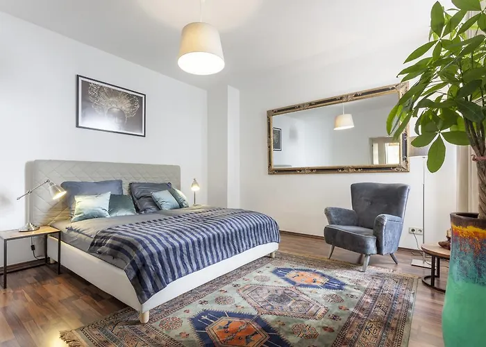 The Rheinsberger - Cosy 2Br One Living Room Up To 6