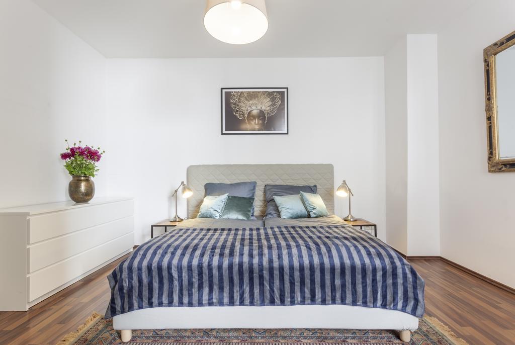 The Rheinsberger - Cosy 2br One Living Up To 6 Apartament
